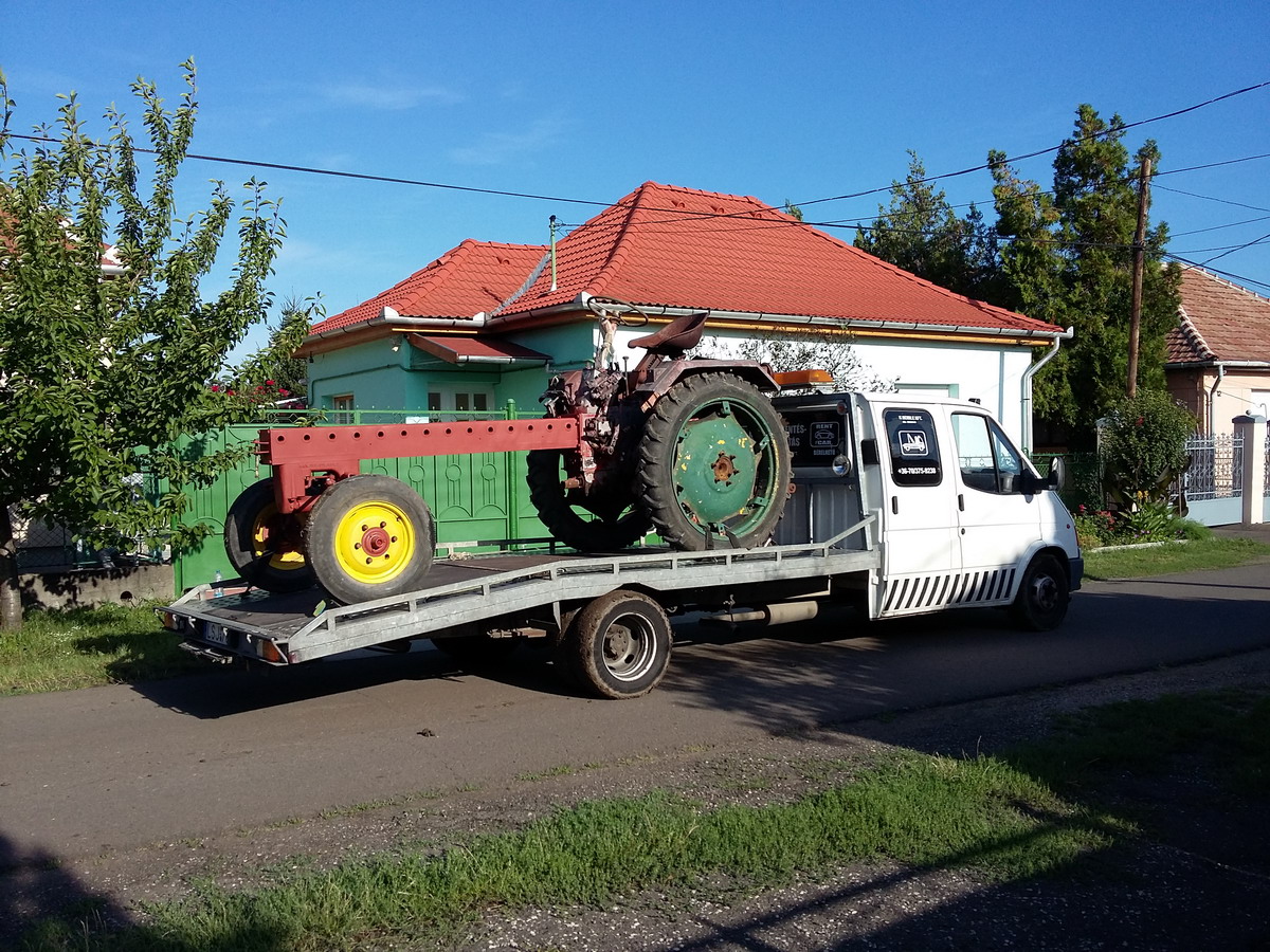 autómentő - gépszállítás traktor